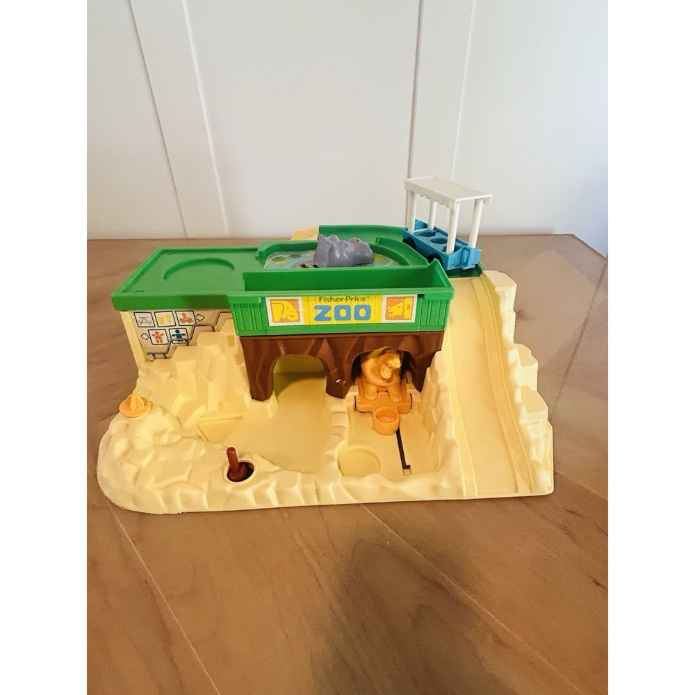 Vintage Fisher-Price Little People Zoo Playset 915 with Vehicle